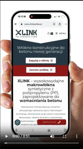 Сайт xlinkpolska.pl на екрані телефону: «Włókno konstrukcyjne do betonu nowej generacji»